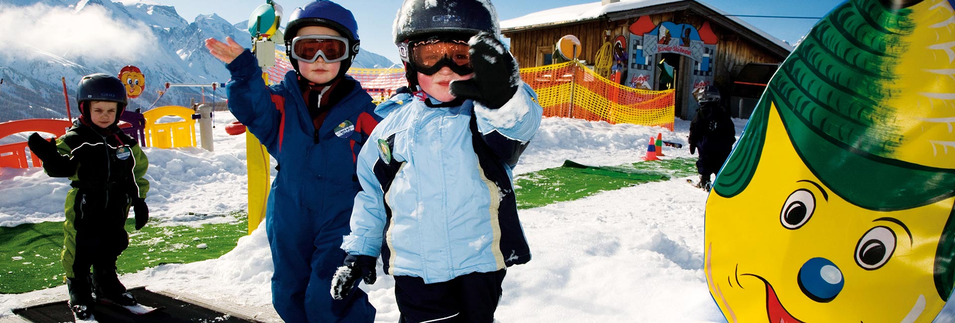Kinder lernen spielerisch den Spaß am Wintersport